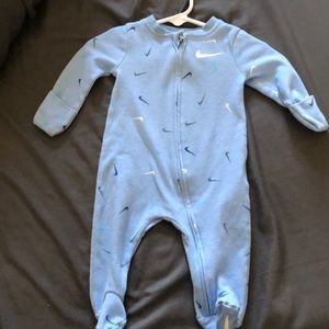 Nike onesie boy 0-3 mos